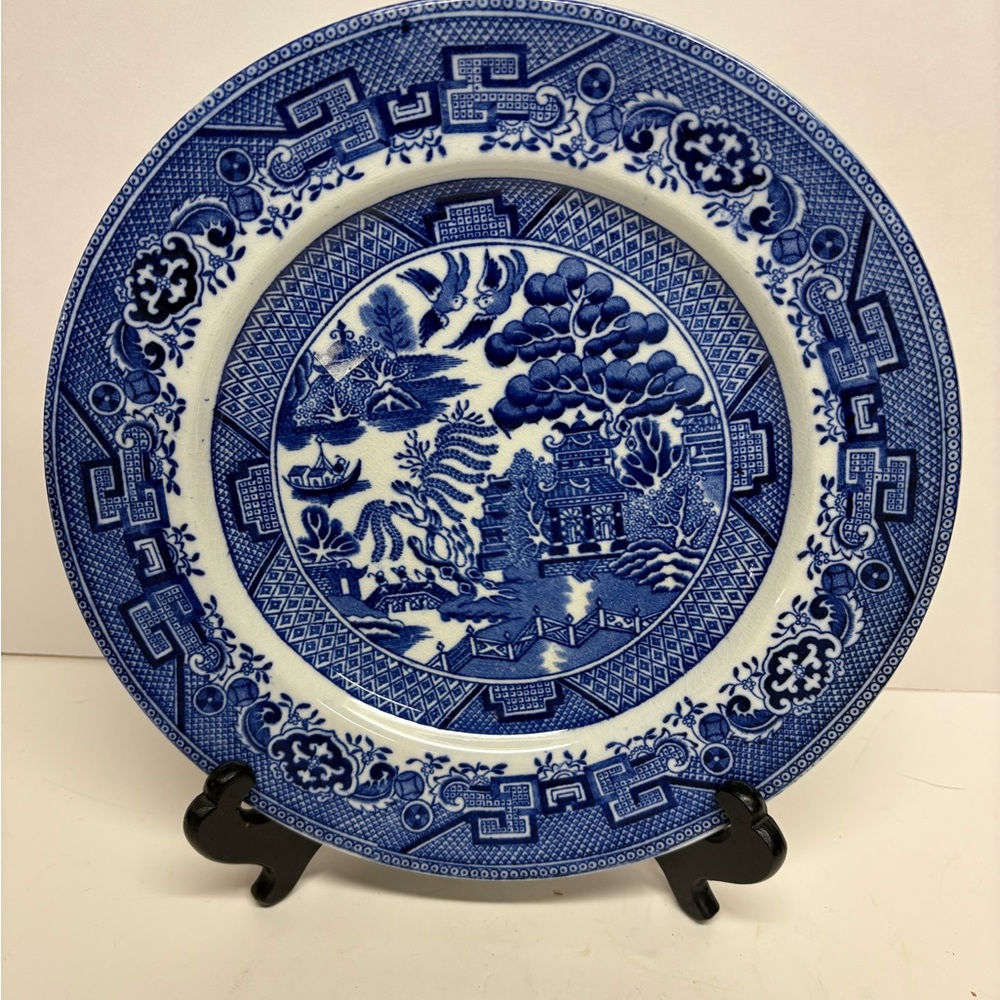 Blue Willow Plate Chinoiserie Pattern England Ceramic 10” Round